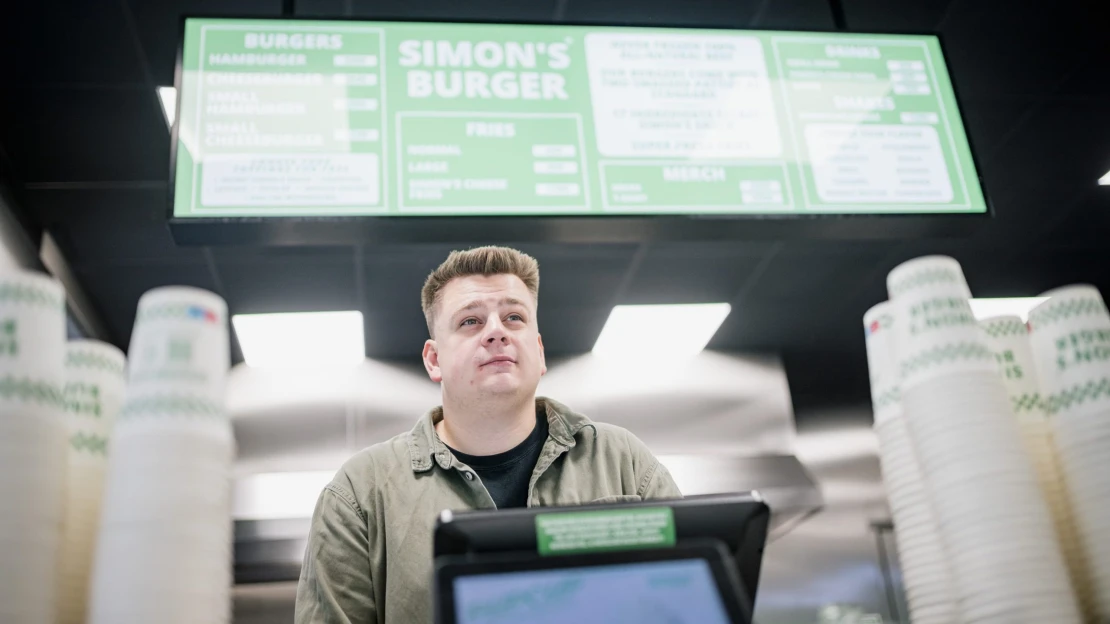 Simonék a szomszédban. Megvan, mikor vetik be a magyarok kedvenc outletfaluját