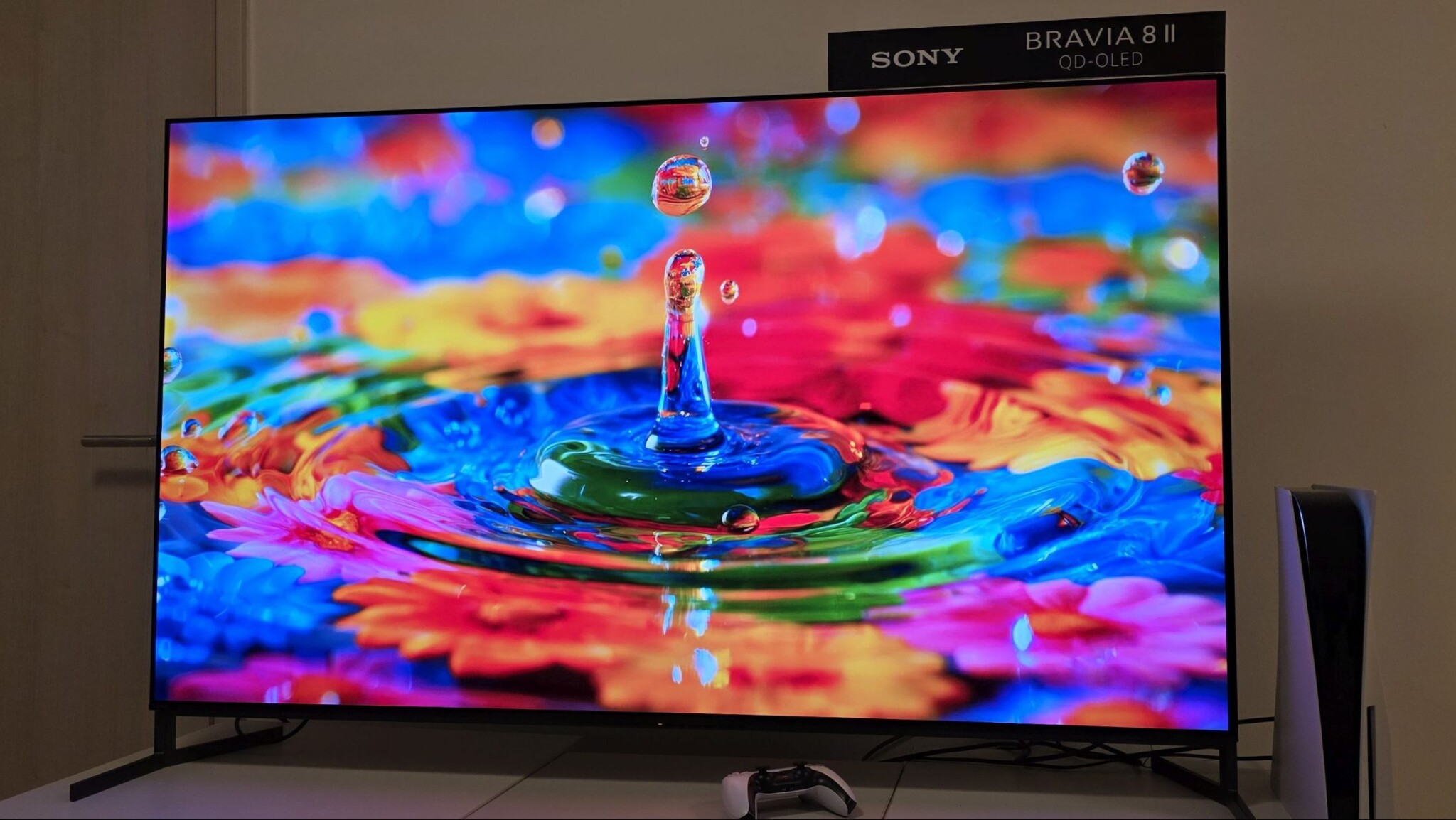 Azt mondják, ő a tévék királya. Megérkezett Magyarországra, mi pedig kipróbáltuk