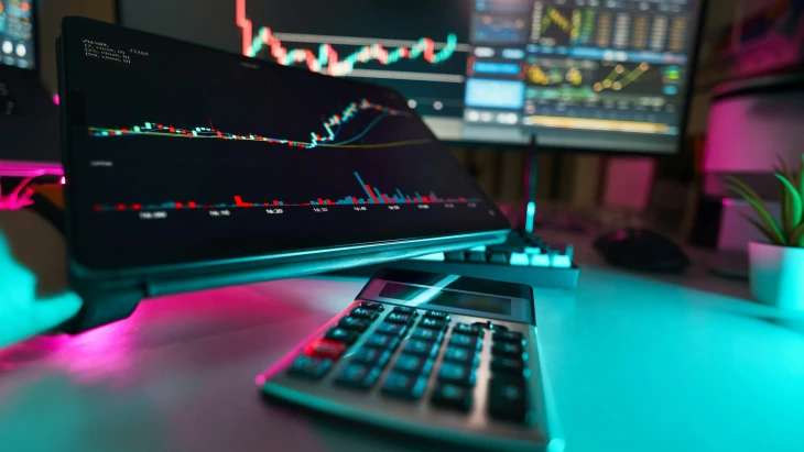 Jövőre meglehet a várt repülőrajt, de az év második felében forintgyengülés jöhet