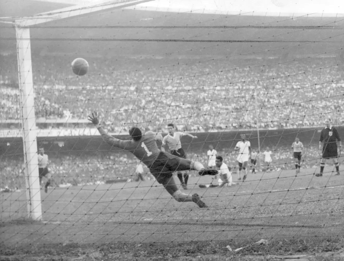 A világ pénzét ráköltötték a nemzet stadionjára, most adósságban úsznak és eladnák