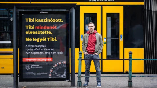 Kaszinózott, mindenét elvesztette. Terézváros kiakadt a milliárdos Tibire
