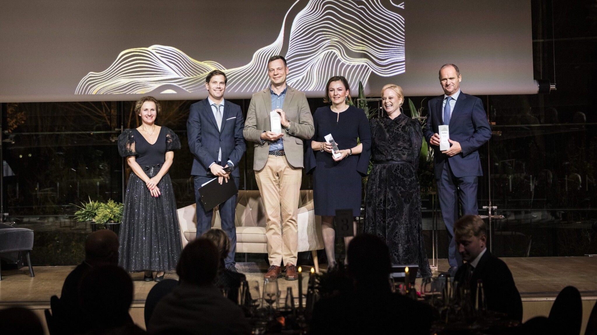 Jaksity, Walter, Litkai – Ha a többségi társadalom lemond a rászorulók javára a privilégiumai egy részéről, attól egy idő után mindenkinek jobb lesz