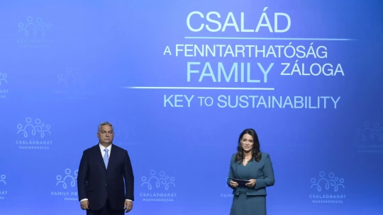 Családbarát Magyarország? A korrigált statisztikák szerint épp a gyerekes háztartások süllyednek mélyszegénységbe