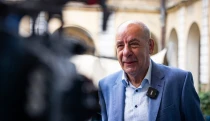 Brutális összeget költöttek Sulyok utazásaira, a 230 milliós párizsi út nagy részén ott sem volt