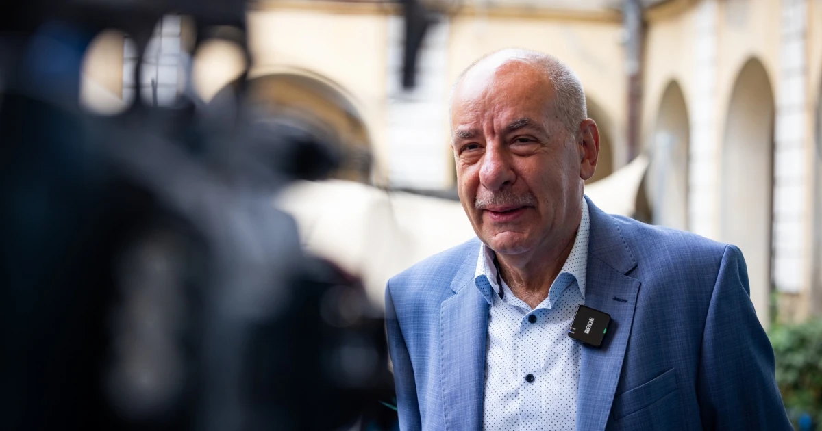 Tippelj, miért nem tudhatjuk meg, mennyit költ utazásaira a köztársasági elnök!