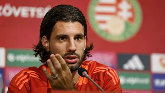 Viaszba öntik a Liverpool sztárját, Szoboszlai órákig pózolt a viaszmestereknek