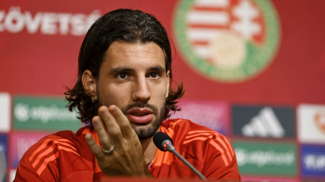 Viaszba öntik a Liverpool sztárját, Szoboszlai órákig pózolt a viaszmestereknek