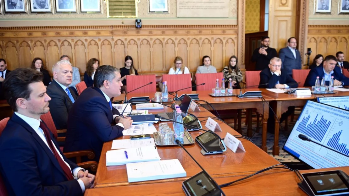 Ők az álláshalmozók, akik Nagy Mártonnál is többet keresnek a gazdasági tárcánál