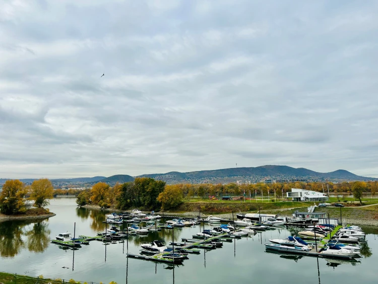 Elit otthon, ahol összeér a város ritmusa és a vízpart nyugalma_3