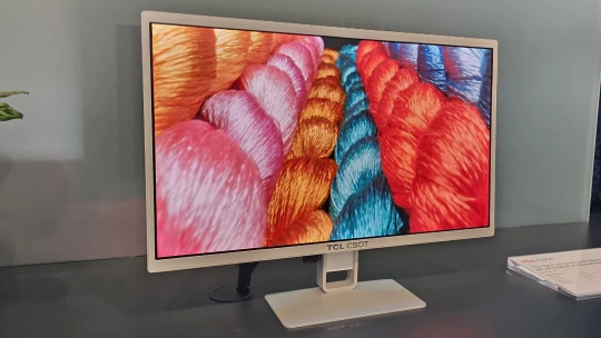 Jönnek az olcsó, nyomtatott tévék!