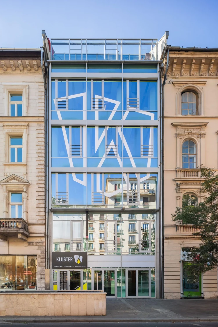 Megnyílt Magyarország első csapatháza, a KLUSTER!_2