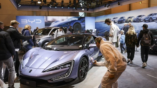 Kanyarban előztek: brutális tempóban erősödött ez a két kínai autómárka Európában