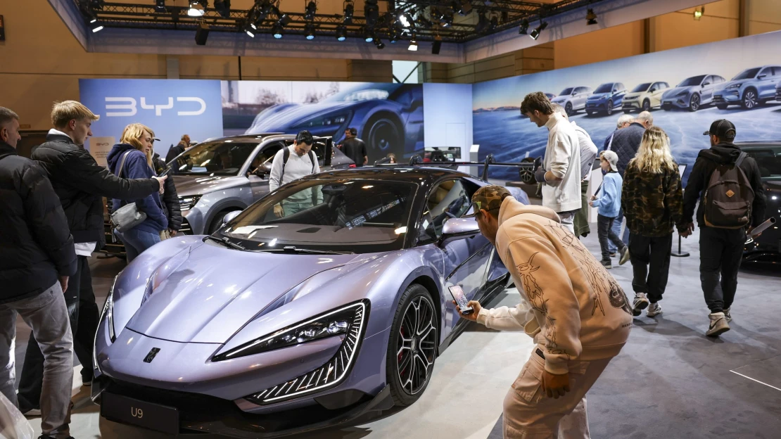 Kanyarban előztek: brutális tempóban erősödött ez a két kínai autómárka Európában