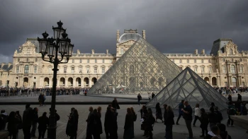 Közel 10 éven keresztül verte át a Louvre-t egy bűnbanda – több millió eurós kárt okoztak