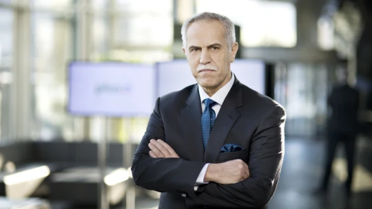 Az ember, aki Mészáros vagyonának felét bukta egyetlen aláírással, és most a gyerekeivel pereskedik, hogy visszaszerezze