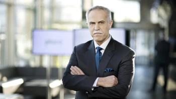 Az ember, aki Mészáros vagyonának felét bukta egyetlen aláírással, és most a gyerekeivel pereskedik, hogy visszaszerezze