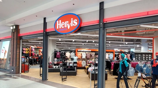 Nem találja helyét a magyar piacon, eladja a céget és 29 áruházát az ismert sportszerlánc