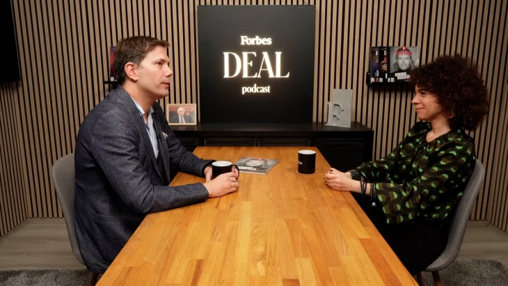 Hesna: Mindig A vagy B mellett kell kiállni, nem tudjuk felfogni, hogy az élet egy paradoxon