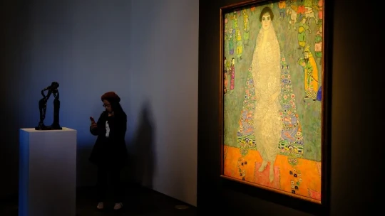 Rekord az aukciós piacon: 80 milliárd forintért talált gazdára a Klimt portré