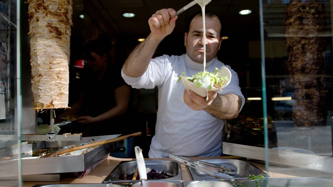 A nagy gírosz-gate: négy büfét már bezártak, most országos ellenőrzés indul