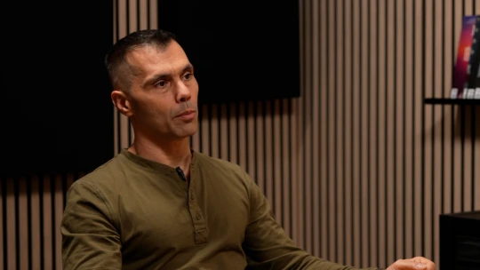 A cégeladás után sem változtatott az életstílusán, mondja a BKV-zó milliárdos