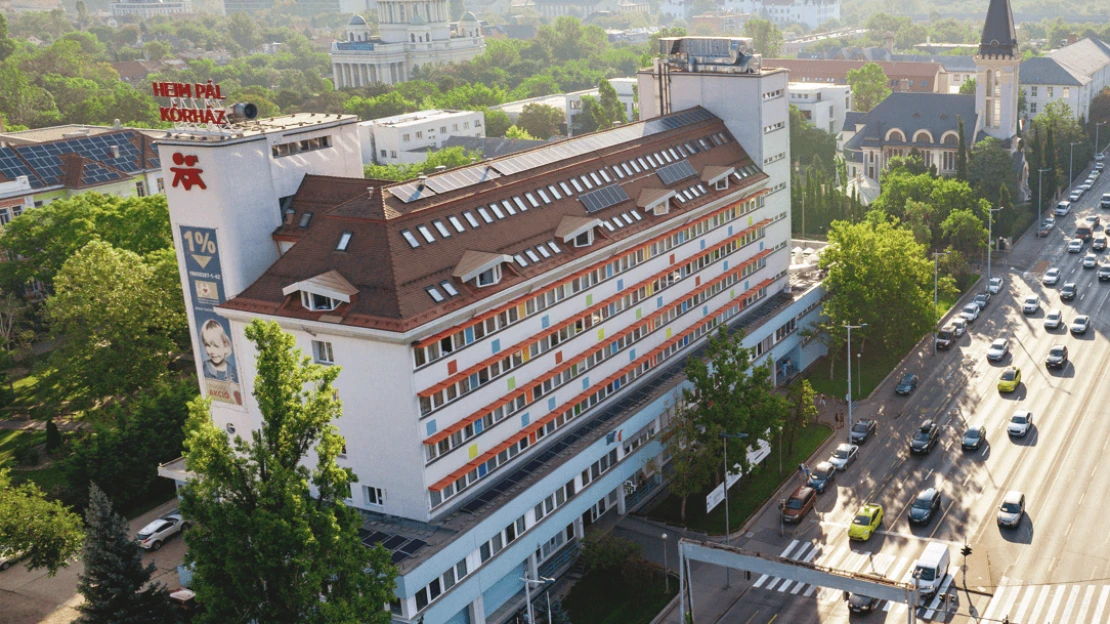 Vizsgálat indult: mi okozhatta a tömeges megbetegedést az iskolákban?