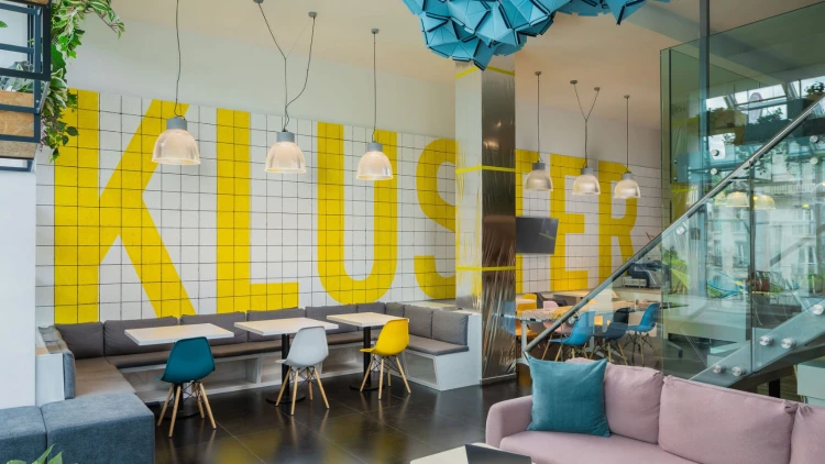 Megnyílt Magyarország első csapatháza, a KLUSTER!