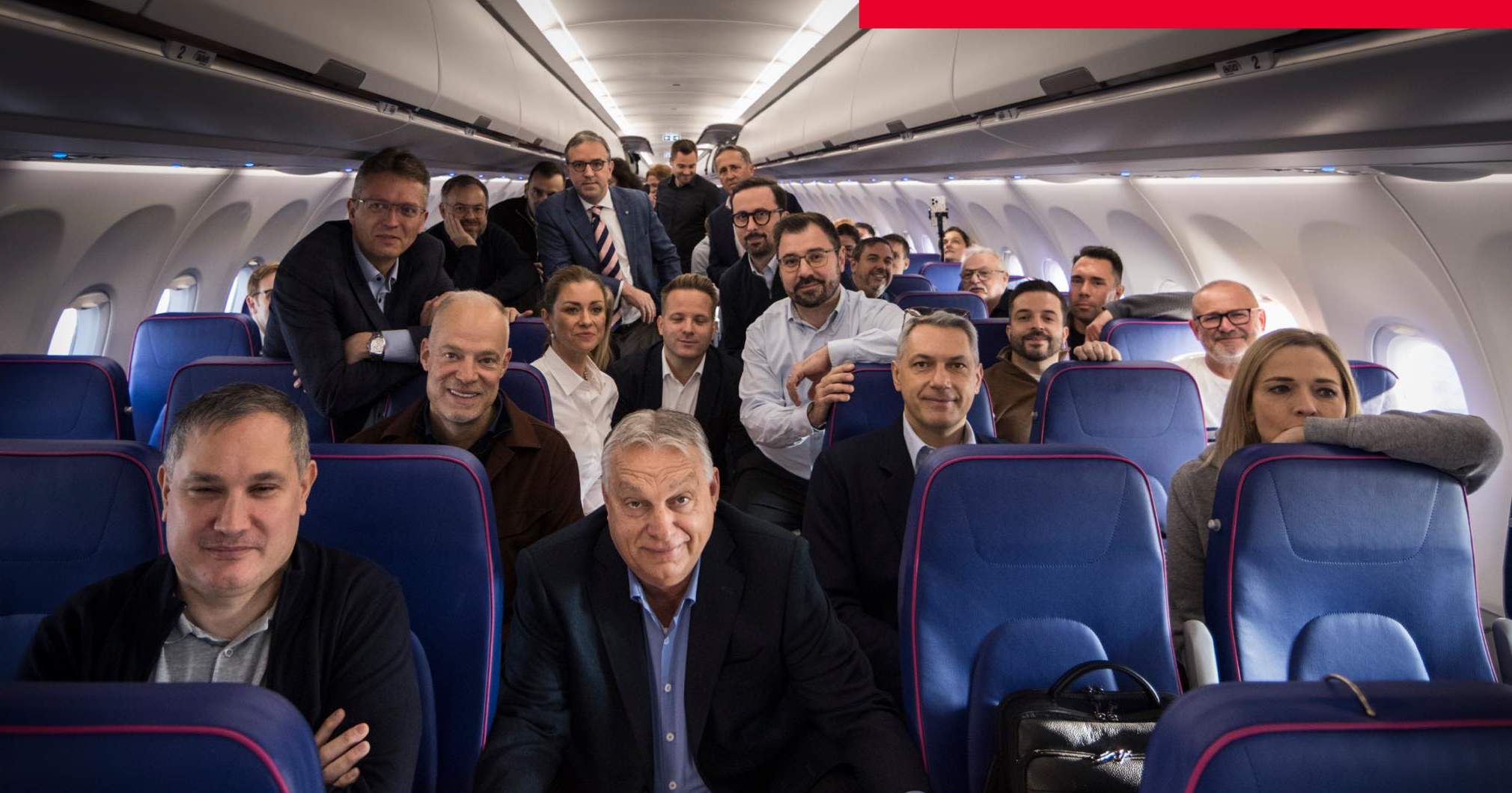 Mi van a bőröndben? – szegezték a kérdést a Washingtonba érkező magyar kormánytagoknak a reptéren