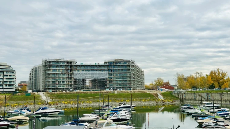 Elit otthon, ahol összeér a város ritmusa és a vízpart nyugalma_4