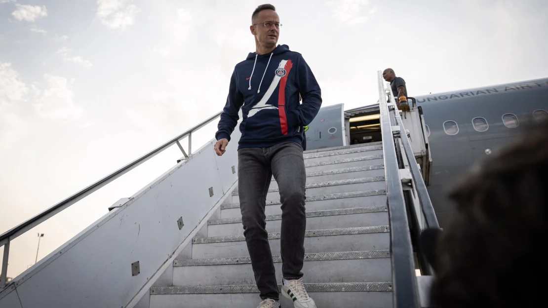 Nem szállhatott le Szijjártó Péter katonai gépe ebben a délkelet-európai országban