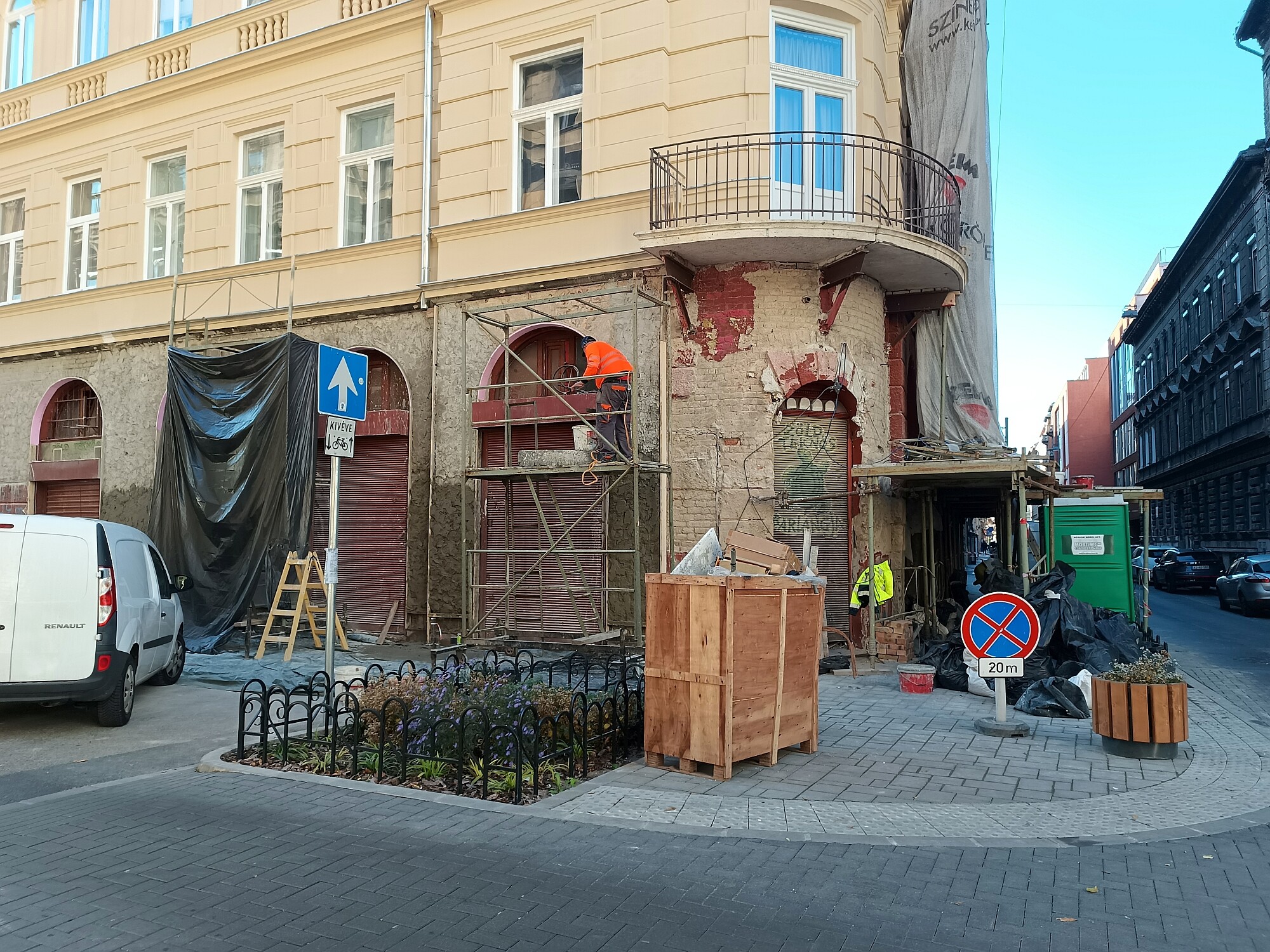 Már el is bontották a belváros egyedülálló és összetéveszthetetlen homlokzatát