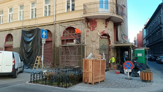 Már el is bontották a belváros egyedülálló és összetéveszthetetlen homlokzatát