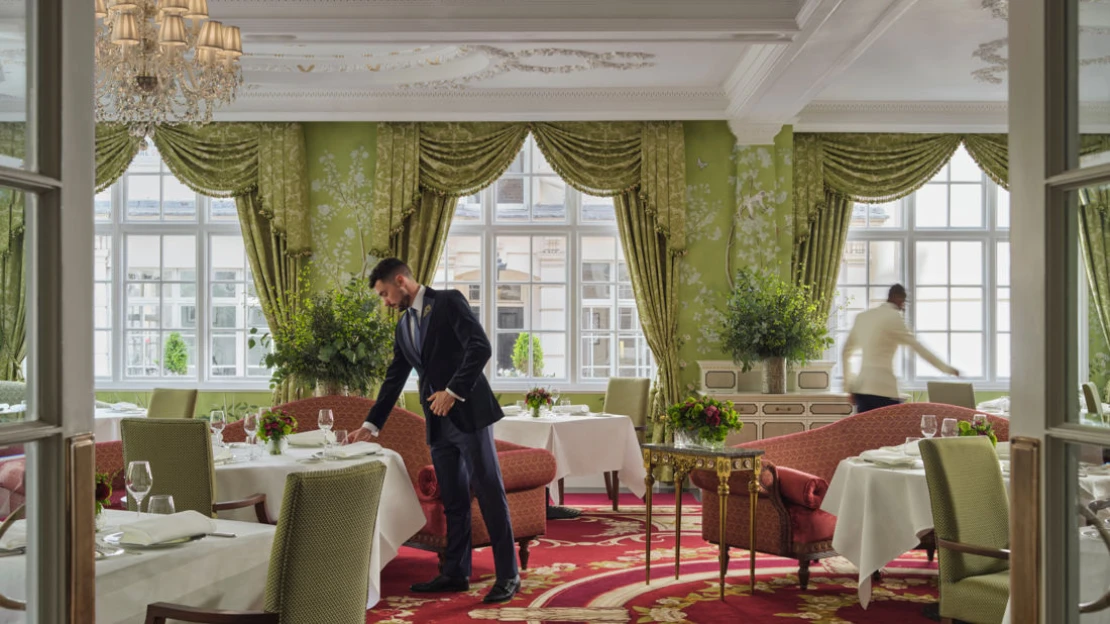 Erzsébet királynő hazajárt ide, és tíz évig egy magyar pincérnő szolgálta fel neki az ebédet