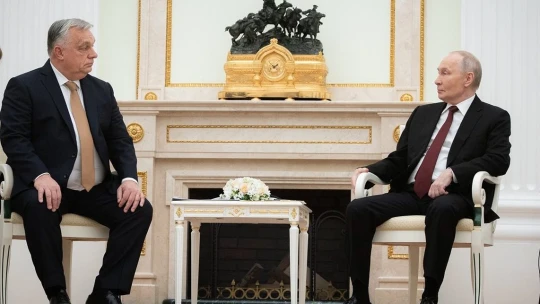 Putyin kiküldte ünnepi köszöntőit. Kitaláljátok, hogy Orbán postaládájában is landolt-e egy példány?