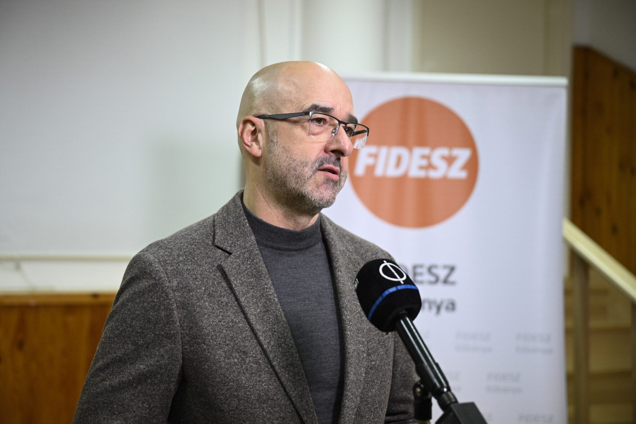 Versenytársai kizárásával nyert el állami megbízást egy volt államtitkár felesége. Vizsgálat indult