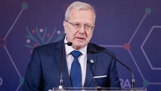 Tízmilliós fizetés a vezetőknél, átlagbér alatti a kutatóknál a kormány által létrehozott szervezetben