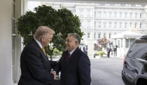 Trump cáfolja Orbánt: kínos interjú a miniszterelnök számára a „védőpajzs” kapcsán