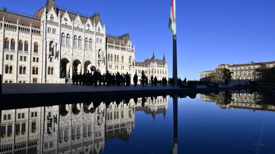 Újabb csúszás a kormányzati negyedben. Közel másfél évvel tart tovább a felújítás