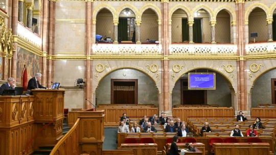 Villámülés a Parlamentben: ezért ért véget szinte azonnal a Szőlő utcai vita