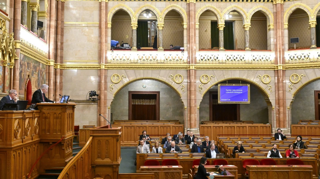 Villámülés a Parlamentben: ezért ért véget szinte azonnal a Szőlő utcai vita