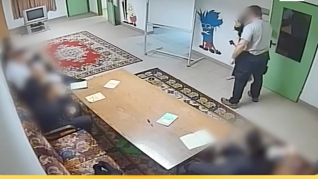 Kapaszkodj meg: jelenleg is egy fővárosi gyermekvédelmi intézményben dolgozhat a Szőlő utcai gyerekverő