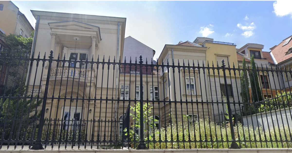 Többmilliárdos budai villát és új bevételi jogokat kapott egy NER-közeli alapítvány