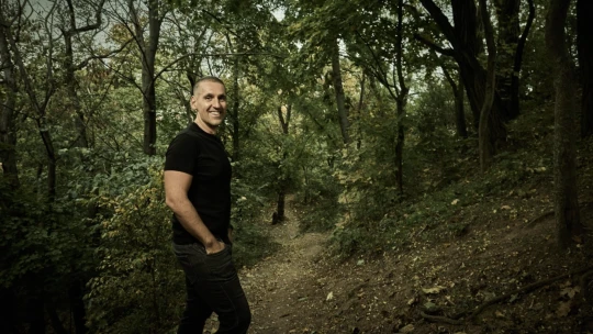 Mobiltelefonokkal kezdte, aztán vidékről építette fel Európa egyik vezető e-kereskedelmi cégét: Mr. Notino tanulságos története