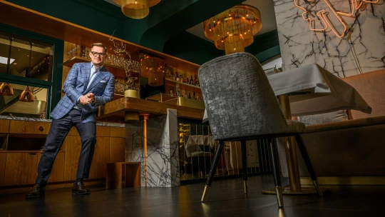 Tippelj, ki csatlakozik és ki tér vissza a cápák közé!