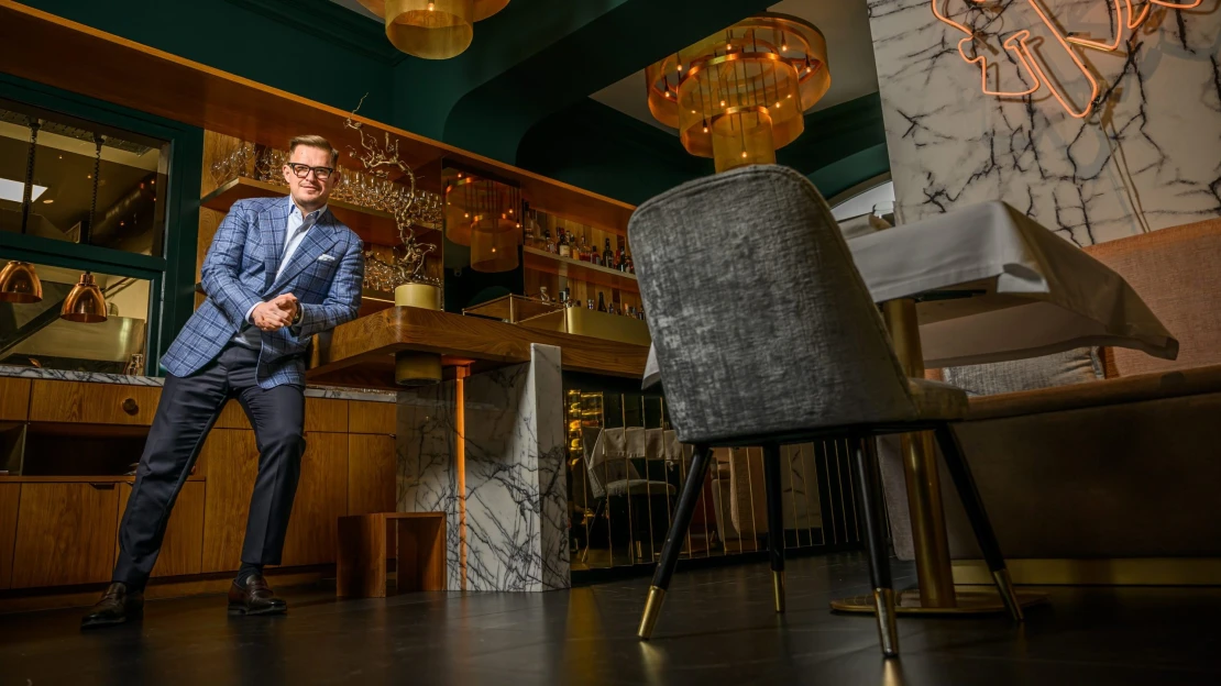 Tippelj, ki csatlakozik és ki tér vissza a cápák közé!