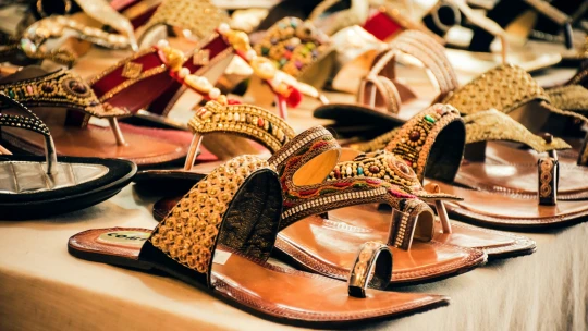 Azt mondták, a Prada lemásolta a szandáljukat. Most 310 ezer forintot kereshetnek páronként