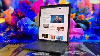 Totális zsákutca vagy a jövő előhírnöke a világ első nyújtható képernyőjű laptopja?