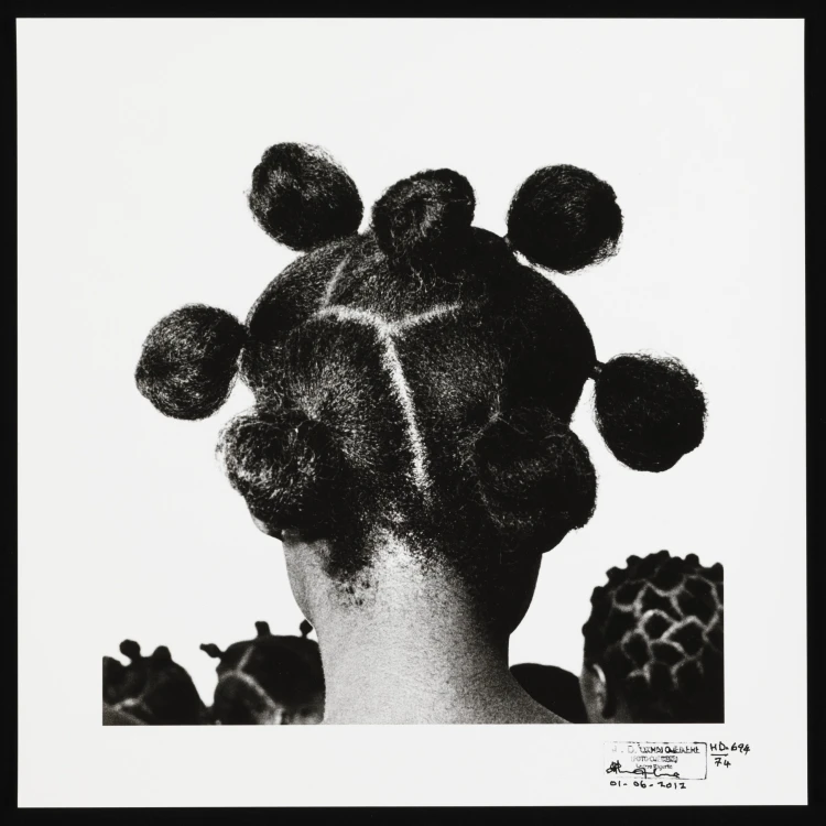 Kikérheted Bowie fellépőruháját és kesztyűben megtapogathatod_4