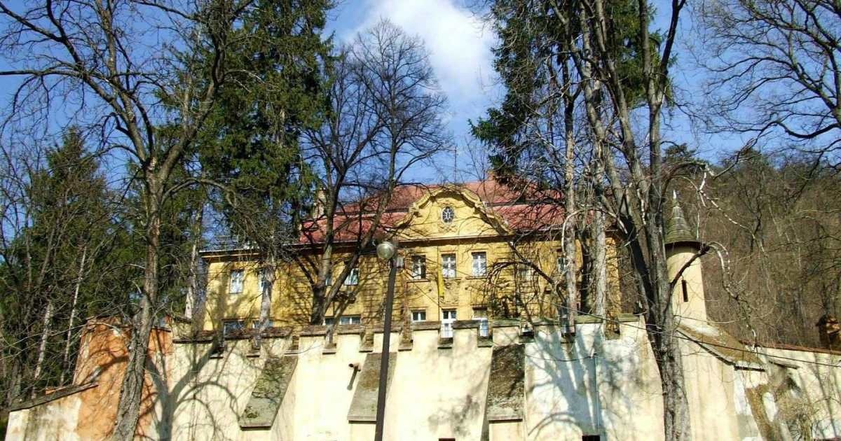 Megmagyarázta a MÁV, miért akarja eladni vidéki kastélyát – tippelj, mivel érveltek!