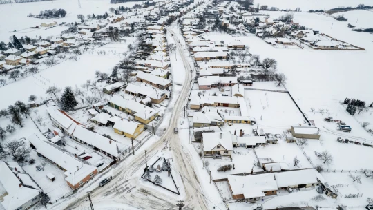 Futárok a hó fogságában: légy türelmes, a csomagod késni fog